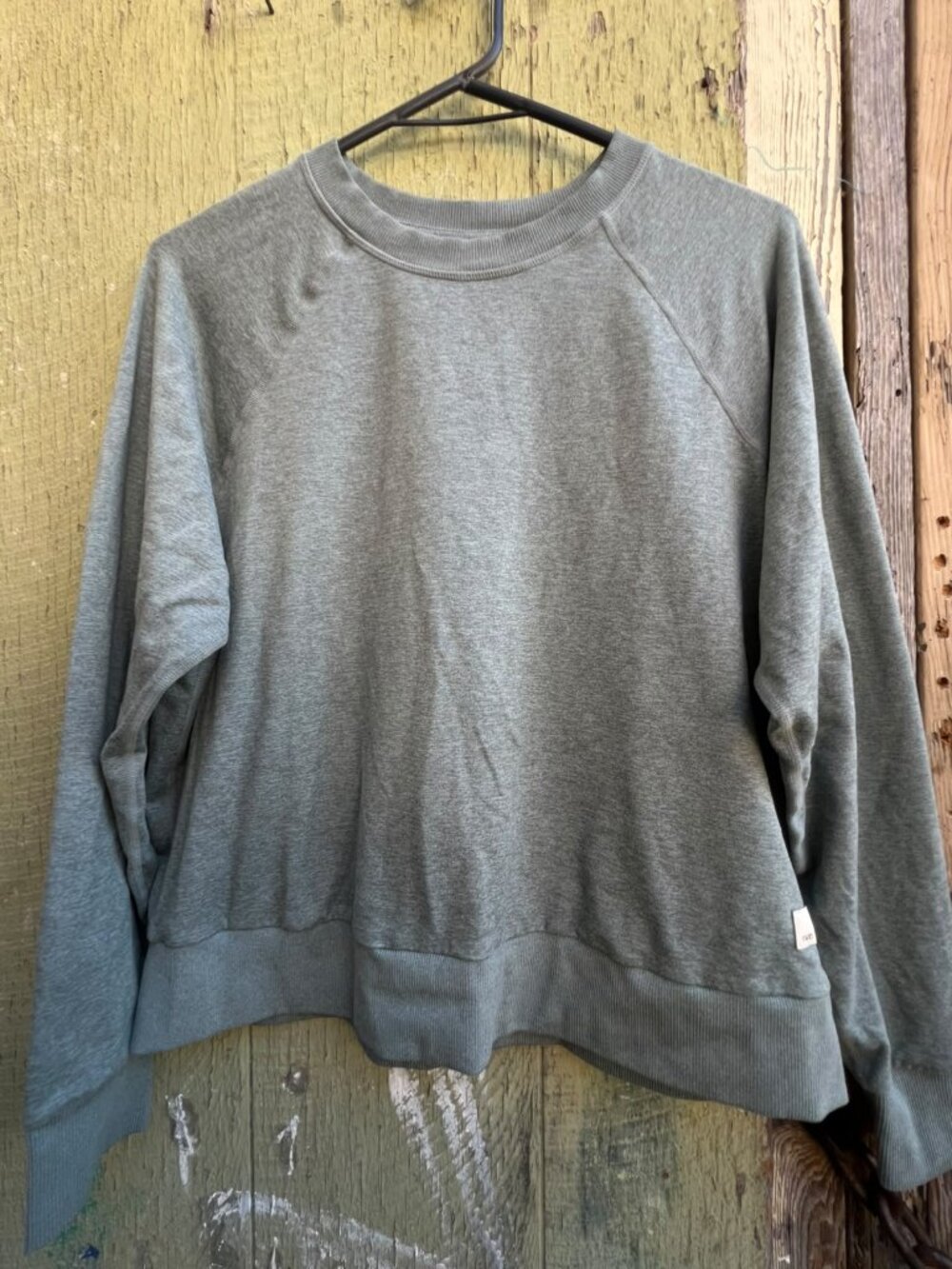 Vuori Heather Grey Long Sleeve Pullover Sweatshirt Small